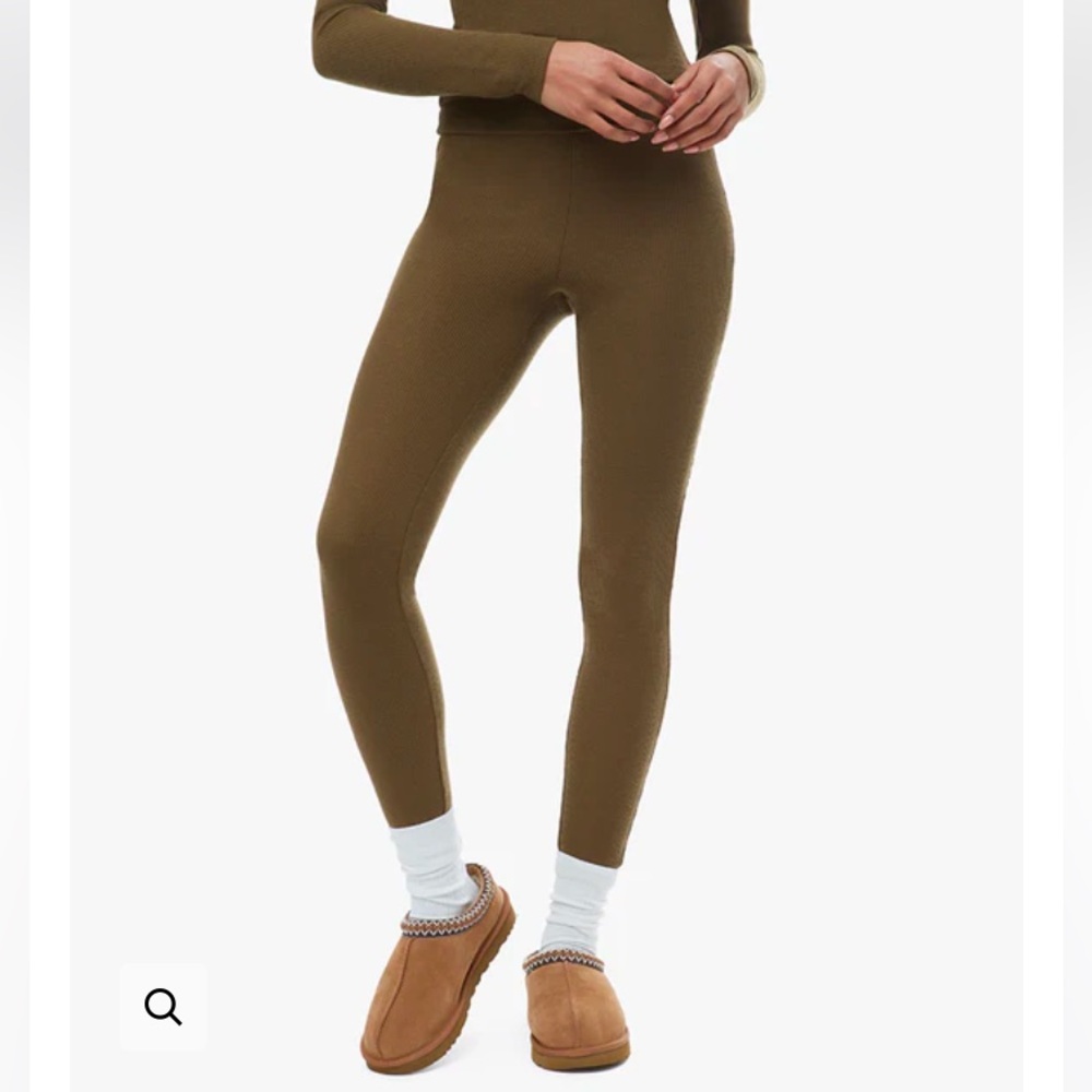 WEWOREWHAT Waffle Leggings. Color: Kangaroo (Brownish Olive) Large